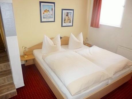 Hotel Waldhaus-Hutzelhoeh Рула Екстериор снимка